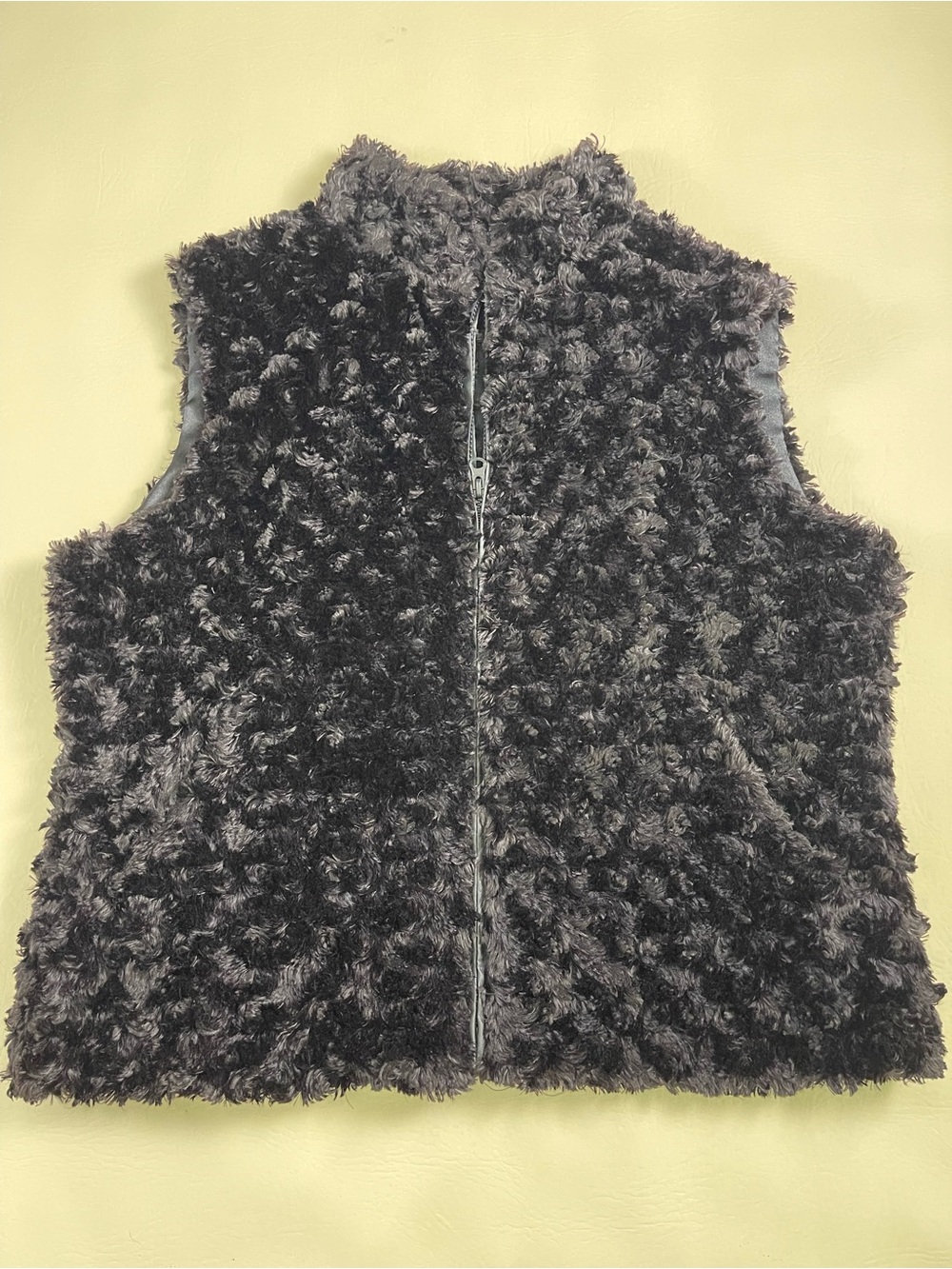 Cejon black faux fur vest size L